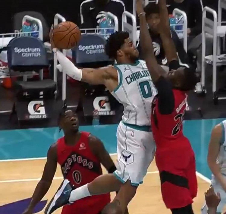 【直播】Uzi：这把被翻太夸张了，BLG下去一定要深呼吸，感觉五个人都有点热47亮177回复.